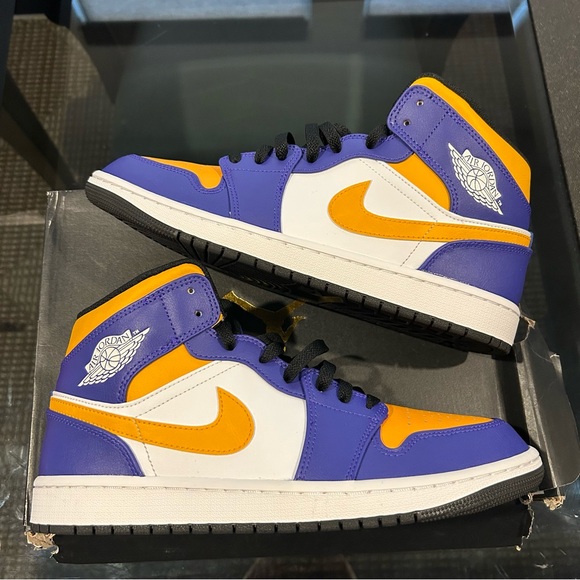 Jordan 1 Mid Size 10 Lakers (DQ8426-517) - Picture 1 of 7
